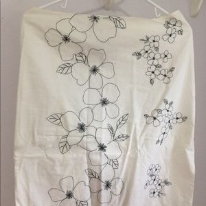 Ann Taylor White & Black Floral Embroidered Skirt